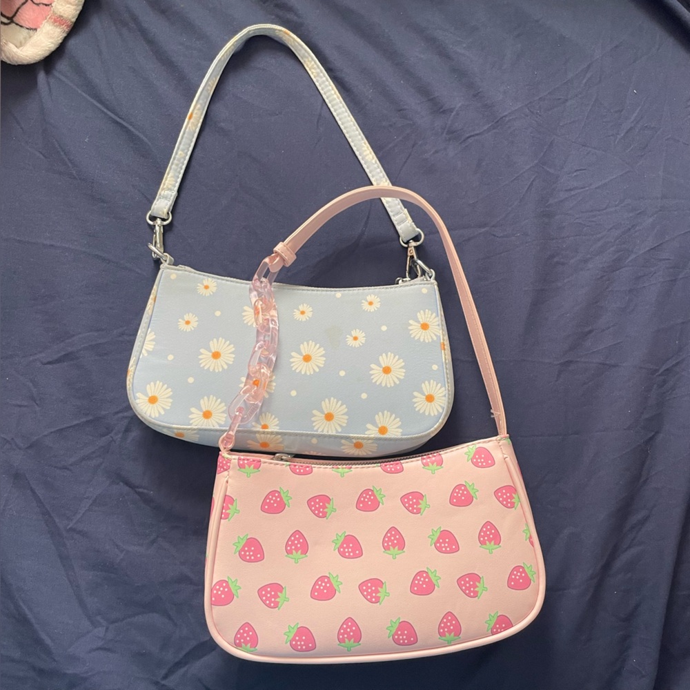 strawberry and daisy shoulder bags🩷
